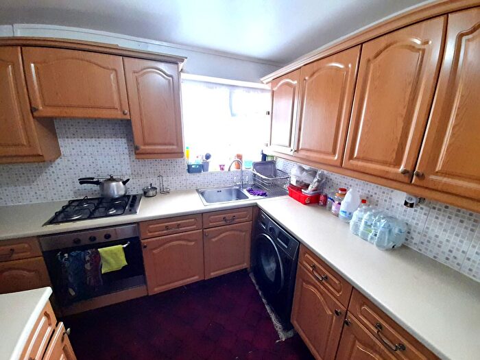 2 Bedroom Flat To Rent In Newmarket Avenue, Northolt, Middlesex, UB5