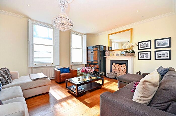 2 Bedroom Flat To Rent In Courtfield Gardens, South Kensington, London, SW5