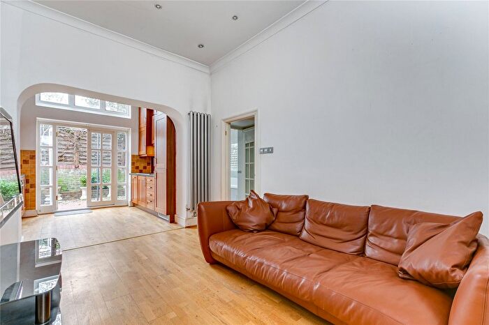 1 Bedroom Flat To Rent In Frithville Gardens, London, W12
