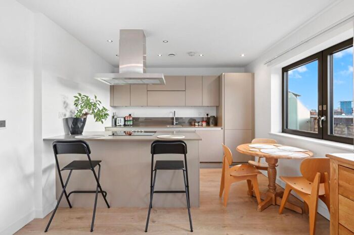 2 Bedroom Flat To Rent In Town Apartments, Allcroft Road, NW5