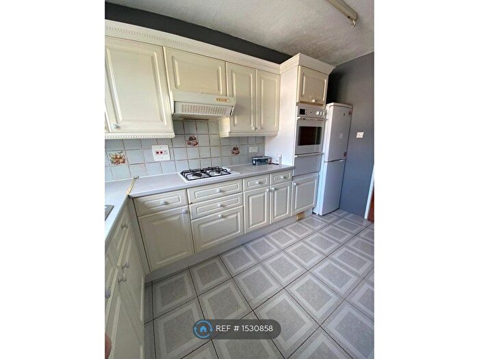 1 Bedroom Flat To Rent In Imperial Court, London, N20