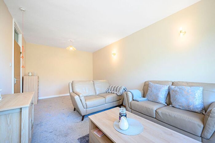 1 Bedroom Flat For Sale In Potters Lane, High Barnet, Barnet, EN5