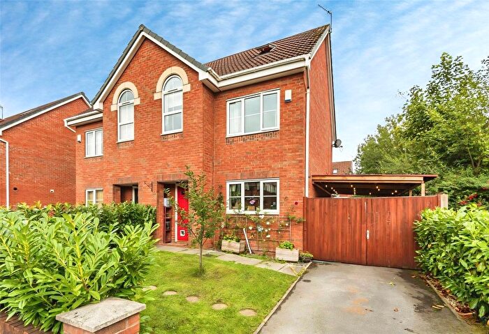 3 Bedroom Semi-Detached House For Sale In Blantyre Avenue, Worsley, Manchester, Greater Manchester, M28