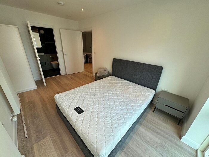 2 Bedroom Flat To Rent In Eden Place, London, E16