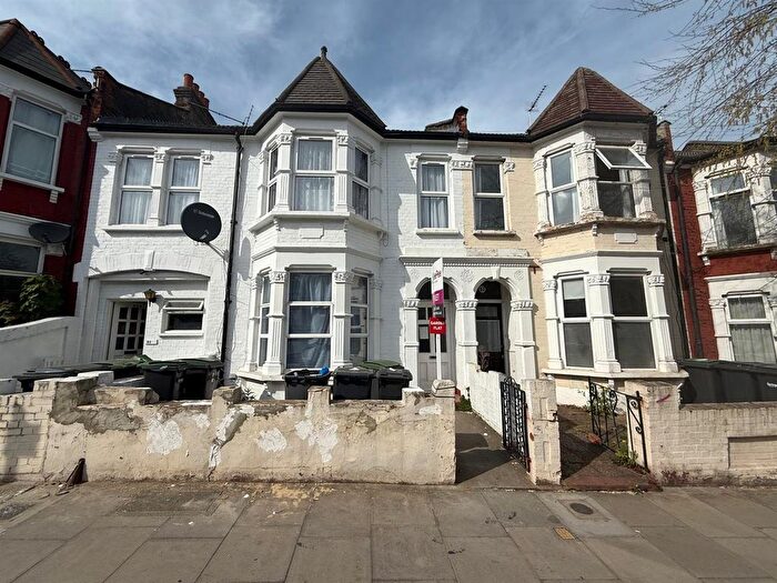 2 Bedroom Flat To Rent In Warham Road, London, N4