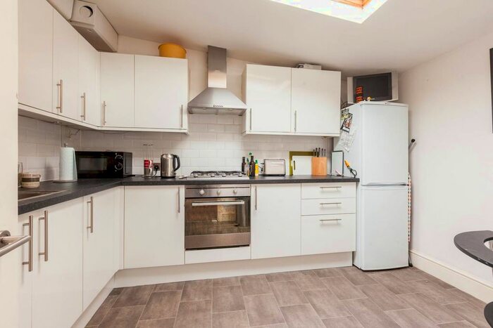 1 Bedroom Flat To Rent In Este Road, Clapham Junction, London, SW11