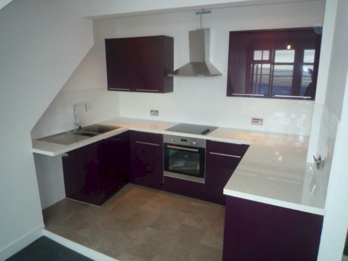 1 Bedroom Flat To Rent In Broadway, Leigh On Sea, Essex, SS9