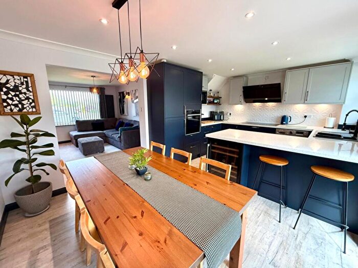 3 Bedroom Semi-Detached House For Sale In Thorne Road, Eldene, Swindon, SN3