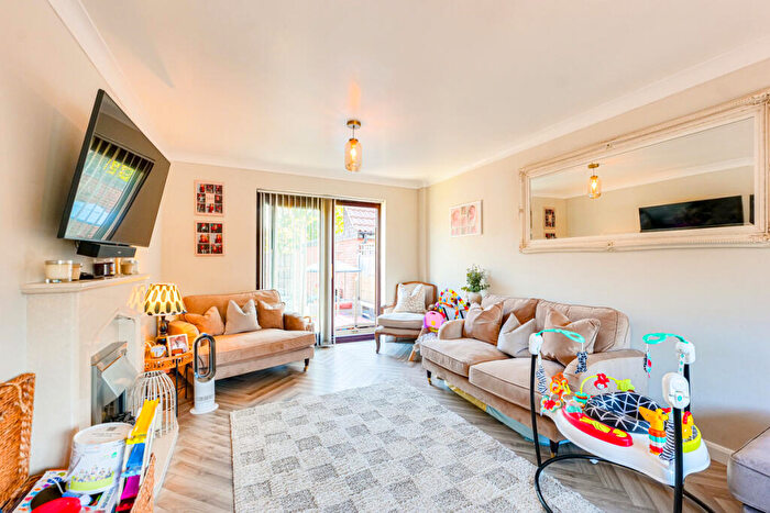 4 Bedroom Detached House For Sale In Green Lane, Leigh-on-sea, SS9