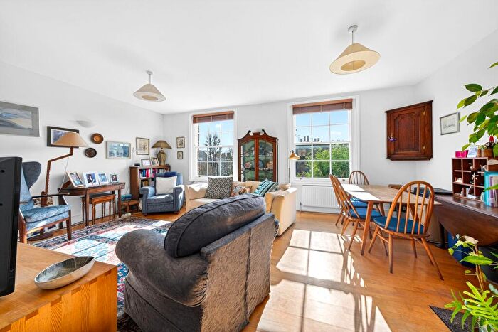 2 Bedroom Flat For Sale In De Beauvoir Road, London, N1