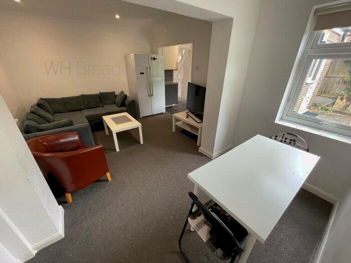 6 Bedroom House To Rent In Hillside Avenue, Canterbury, CT2