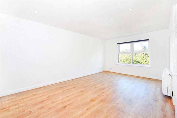 Apartment To Rent In Paxton Road, London, SE23