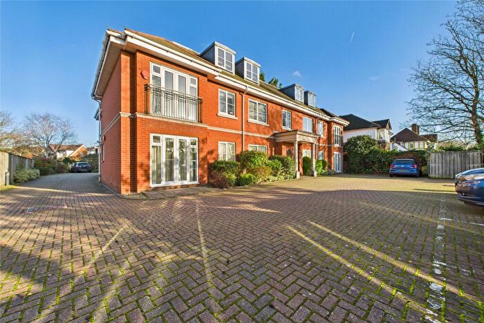 2 Bedroom Apartment For Sale In Reading Road, Winnersh, Wokingham, Berkshire, RG41