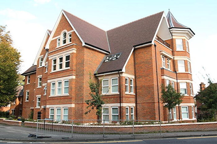 2 Bedroom Flat For Sale In Constitution Hill, Woking, GU22
