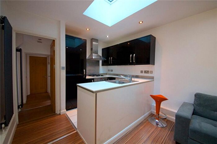 2 Bedroom Flat For Sale In Hargrave Place, London, N7