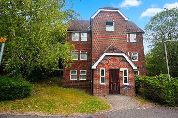 2 Bedroom Flat For Sale In Clarence Court, High Wycombe, HP13