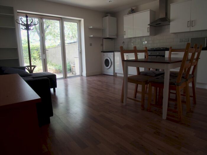 3 Bedroom Flat To Rent In Carlingford Road, London, N15