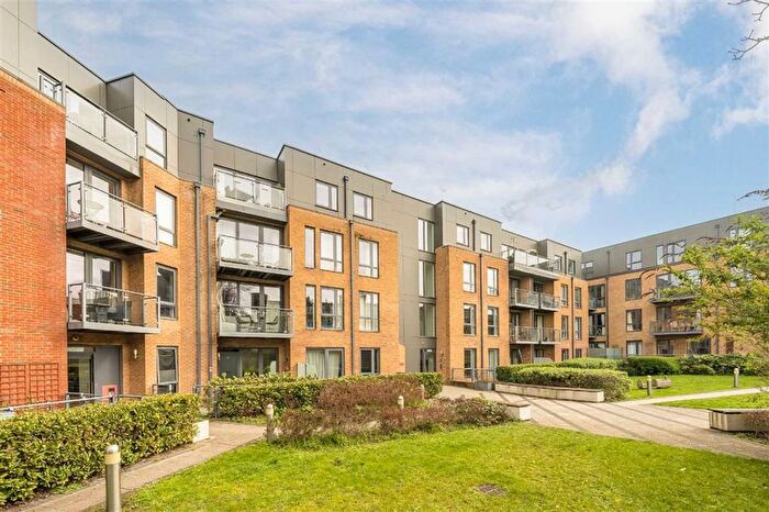 2 Bedroom Flat For Sale In Boundaries Road, Balham, SW12