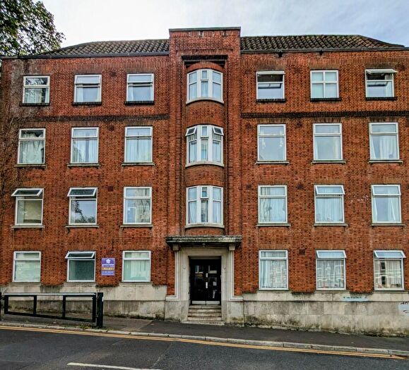1 Bedroom Flat To Rent In St. Peters Road, Bournemouth, Dorset, BH1