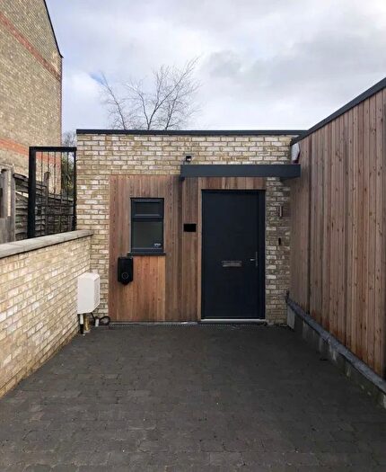 2 Bedroom Detached House To Rent In Etchingham Park Road, Finchley, N3