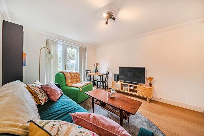 1 Bedroom Flat For Sale In Higham Street, Walthamstow, London, E17