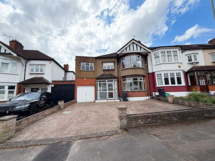 5 Bedroom Semi-Detached House To Rent In Langley Crescent, London, E11