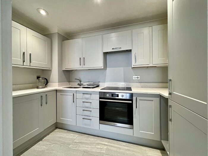 2 Bedroom Flat To Rent In Douglas Avenue, Hythe, CT21