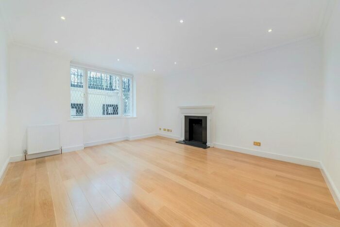 3 Bedroom Flat To Rent In Cornwall Gardens, London, SW7