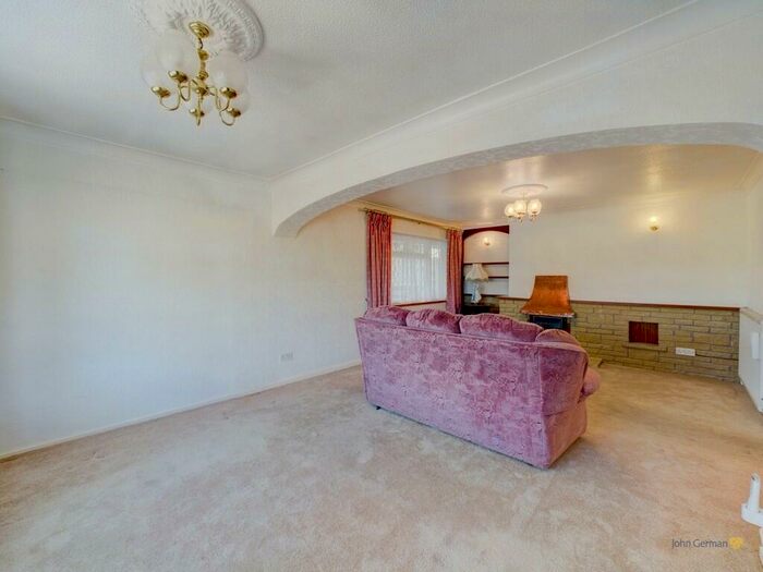 3 Bedroom Detached Bungalow For Sale In Leicester Road, New Packington