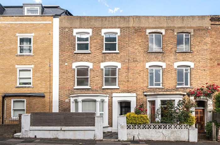 2 Bedroom Flat For Sale In Acton Lane, London, W3