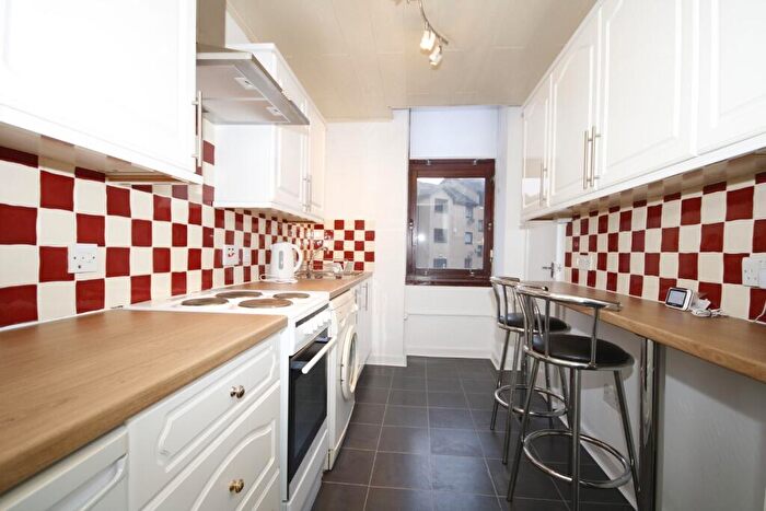 2 Bedroom Flat To Rent In Springburn Way, Springburn, Glasgow, G21