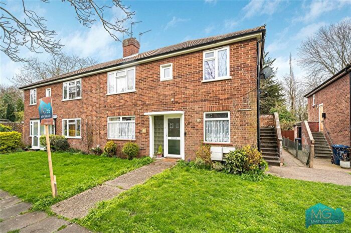 2 Bedroom Maisonette For Sale In Coniston Close, London, N20
