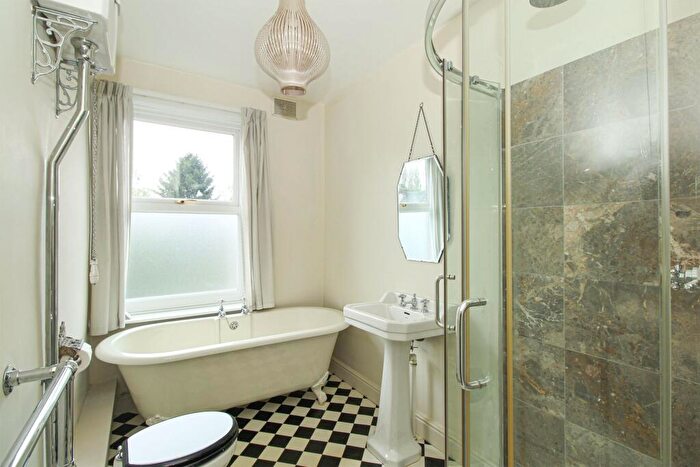 2 Bedroom End Of Terrace House To Rent In Old Hall Road, Chesterfield, S40