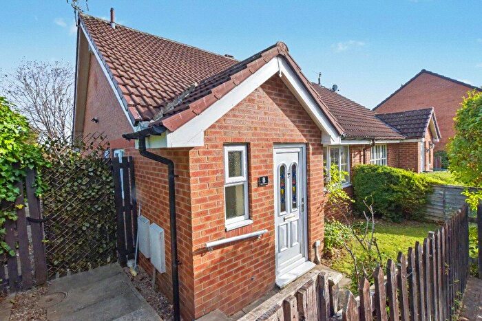 2 Bedroom Bungalow For Sale In Wensleydale Avenue, Leeds, West Yorkshire, LS12
