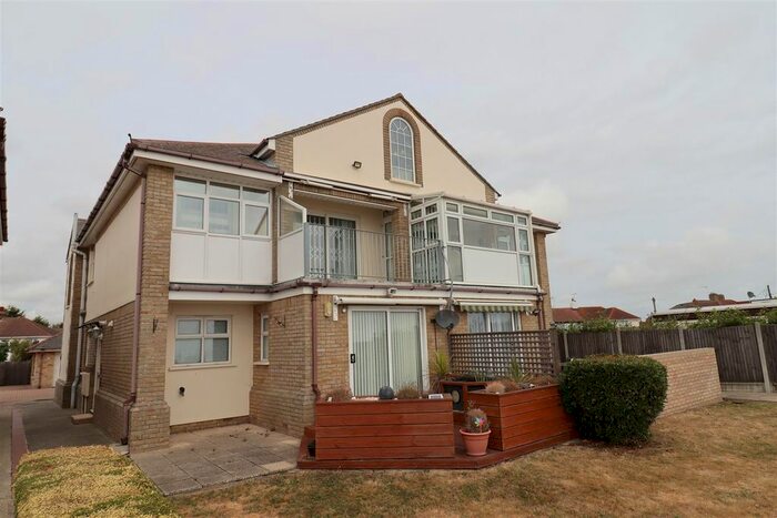 2 Bedroom Maisonette To Rent In Seaview Heights, Walton On The Naze, CO14