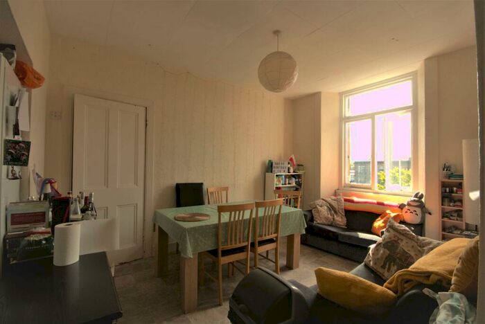 5 Bedroom Flat To Rent In South Clerk Street Edinburgh United Kingdom, EH8