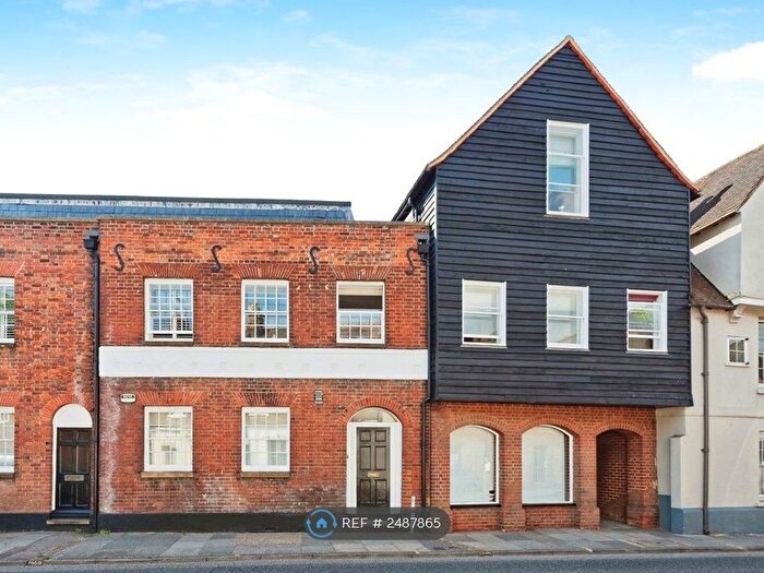 2 Bedroom Flat To Rent In North Lane, Canterbury, CT2