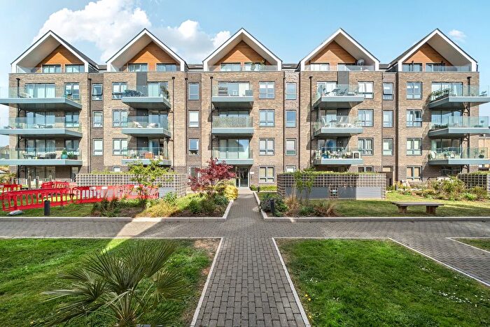 2 Bedroom Flat For Sale In Antoinette Close, Kingston Upon Thames, KT1