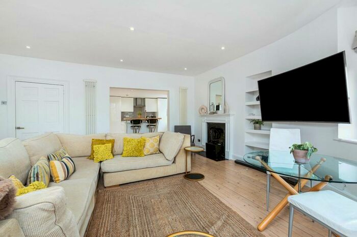 2 Bedroom Apartment To Rent In Mortlake High Street, London, SW14
