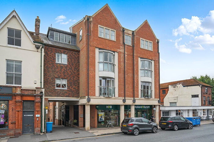 2 Bedroom Flat For Sale In Cromwell Mews, Marlborough, SN8