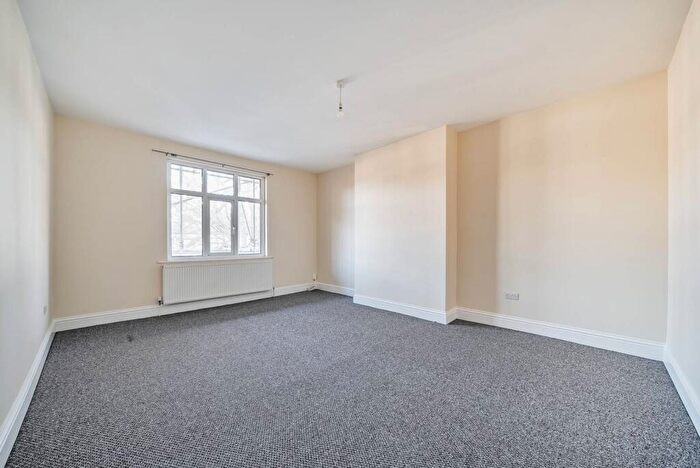 3 Bedroom Flat To Rent In Queen Anne Avenue, Bromley South, Bromley, BR2