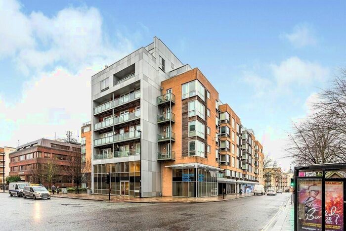 2 Bedroom Flat To Rent In High Street, Southampton, Hampshire, SO14