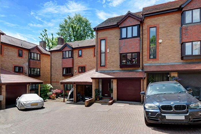4 Bedroom Town House For Sale In Thornbury Square, Highgate, N6