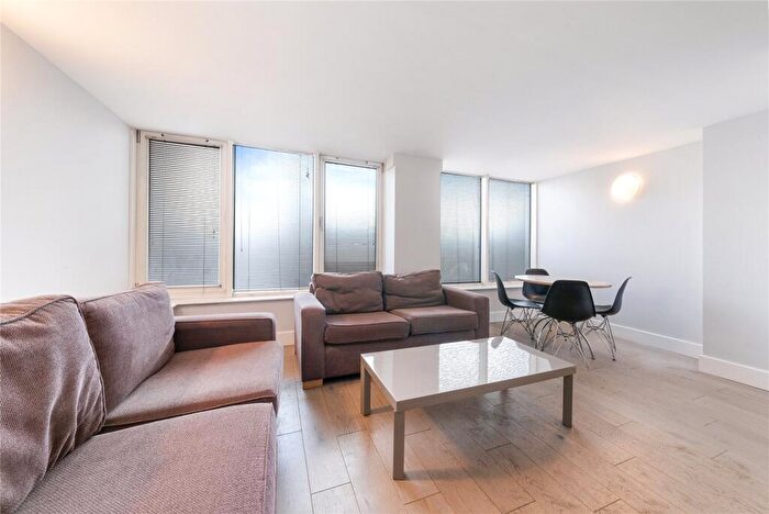 2 Bedroom Apartment To Rent In Artichoke Hill, Wapping, E1W