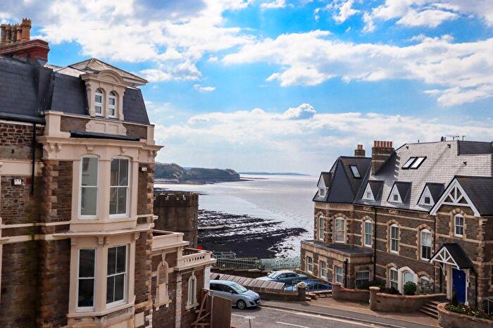 2 Bedroom Flat For Sale In Marine Parade, Clevedon, BS21