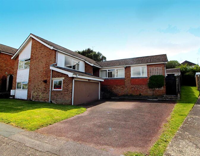 4 Bedroom House For Sale In Martins Mount, New Barnet, Barnet, EN5