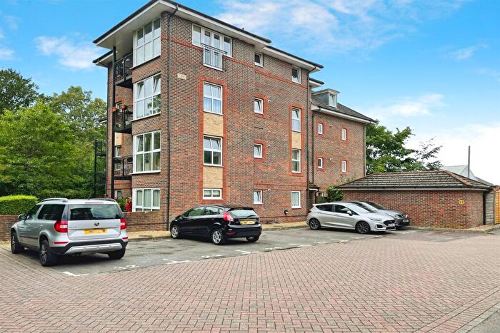 1 Bedroom Flat To Rent In Cedar Lodge, SO16