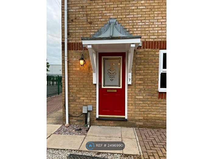 4 Bedroom Semi-Detached House To Rent In Stocton Close, Guildford, GU1