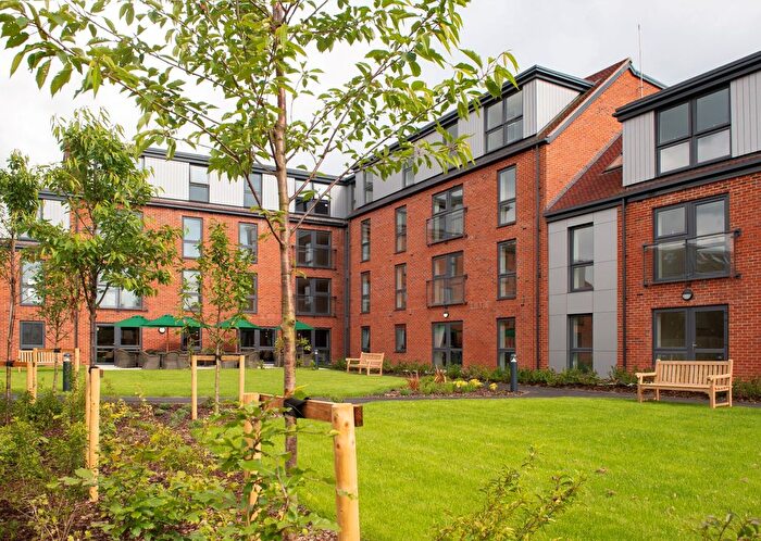 1 Bedroom Flat To Rent In London Road, Bagshot, GU19