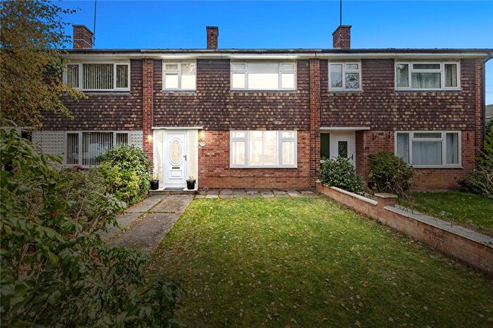 3 Bedroom Terraced House For Sale In Meadgate Avenue, Chelmsford, Essex, CM2
